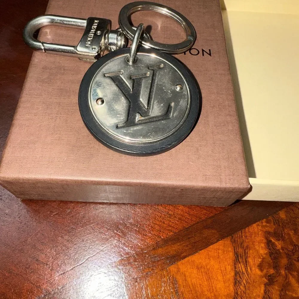 Used in great condition Louis Vuitton Silver and Black Keychain minor scratches
